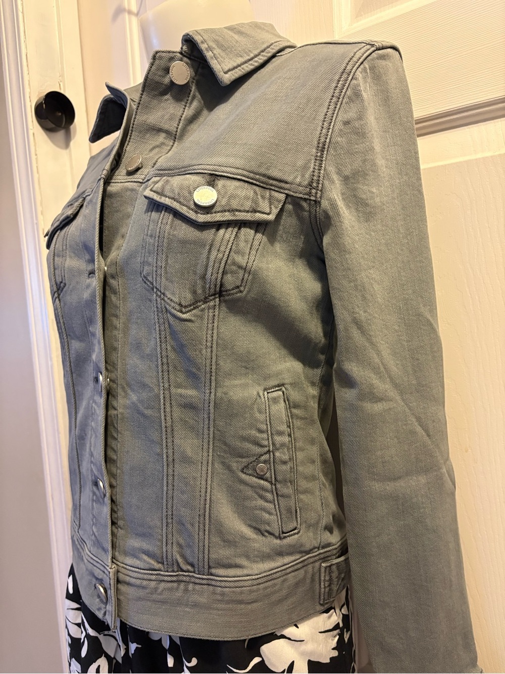 Liverpool Los Angeles Classic Stretch Denim Trucker Jacket Size XS, like new! - Picture 3 of 14